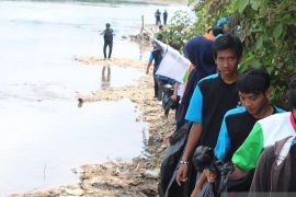 Warga OKU diingatkan tidak membuang sampah di Sungai Ogan