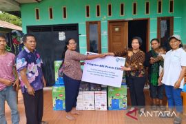 BRI Tarutung bantu alat pertanian untuk Poktan wanita