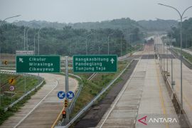 Jalan tol seksi II Rangkasbitung-Cileles dibuka gratis