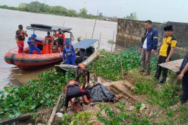 Polisi selidiki kerangka tanpa identitas yang ditemukan di Sungai Musi