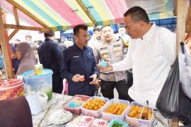 Takjil yang dijual pedagang di Pariaman aman konsumsi