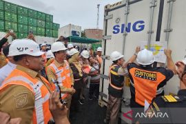 Wagub Papua lepas ekspor perdana 17,8 ton produk tuna olahan ke Amerika Serikat