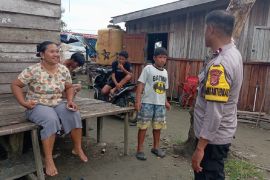 Warga berlarian saat gempa magnitudo 5,4 landa Sarmi