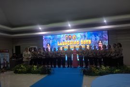 Kapolda NTT memberikan penghargaan untuk 46 polisi inspiratif