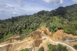 Jalan putus akibat longsor di Malalak telah terhubung