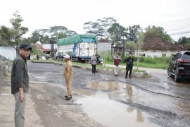 Gubernur: Perbaikan jalan di Lampung Tengah untuk kelancaran distribusi hasil tani