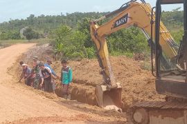 Satgas TMMD kebut pembangunan siring jalan di Desa Penutuk Bangka Selatan