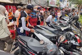 Puluhan motor parkir liar terjaring operasi cabut pentil di Glodok