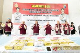 Ditresnarkoba Polda Kalsel ungkap penyelundupan 30 kg sabu dan 15.056 ekstasi