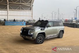 SUV Denza B8 dari BYD dapat lima bintang dalam uji tabrak ANCAP