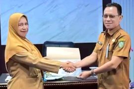 Disdik Kotim terima penghargaan capaian opini Ombudsman