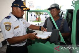 Dishub-Polrestabes Surabaya gencarkan pemeriksaan Kir angkutan umum
