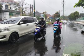 Waspada! Mataram siaga banjir dan angin kencang 24-26 Februari