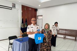 Rutan Rantau salurkan bansos untuk keluarga warga binaan