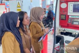 Disperindag Ambon lakukan pengawasan pompa ukur bahan bakar di SPBU pastikan perlindungan konsumen