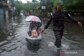 Koster minta warga waspadai dampak cuaca ekstrem