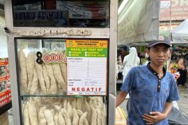 Dinkes Kota Tangerang uji sampel makanan takjil di pasar