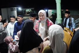 Bupati Dharmasraya berbagi berkah bersama anak yatim