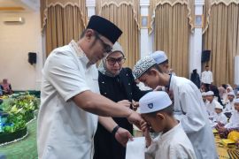 Wali Kota Lisa Halaby berikan tali asih dan semangati anak yatim