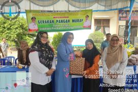 TP PKK Pasaman Barat bersama Dinas Ketahanan Pangan dan Bank Indonesia bersinergi gelar gerakan pangan murah