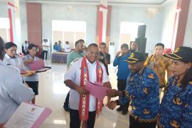 Pemkab Maybrat serahkan 546 SK CPNS dan PPPK formasi 2021