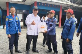 Anggota DPR dorong pemenuhan APD petugas Damkar Sidoarjo