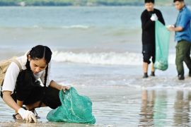 BALI SIAPKAN SATGAS KEBERSIHAN PANTAI 24 JAM