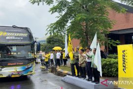 Adira berangkatkan 300 pemudik lewat Program KURMA 2026