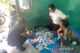 Polres Bekasi gerebek rumah kontrakan tempat simpan ribuan butir tramadol