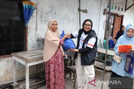 BRI Region 3 Padang salurkan 700 paket sembako bagi warga Padang