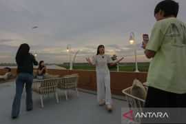 Asthara Skyfront City buka area komersil view runway Bandara Soetta