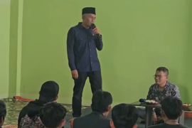 Legislator Jabar edukasi anak muda tentang politik di Garut