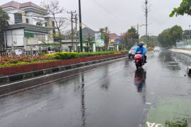 Cuaca ekstrem di Mataram hingga akhir Februari, Pemkot waspada