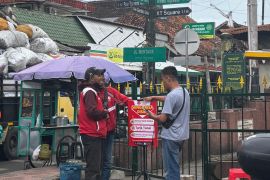 Di tengah cashless, Driver JogjaKita justru raup cuan dari uang tunai di war takjil