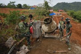 Pembangunan jembatan Armco di Padang