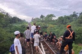 KAI Daop 8 ingatkan bahaya ngabuburit di jalur rel