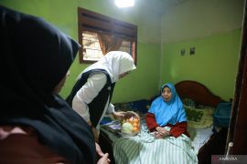 Banyuwangi layani kesehatan lansia lewat program jemput bola