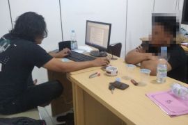 Polres Purbalingga amankan tiga terduga pencuri sepeda motor yang ditangkap warga