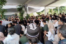 Jenazah Alex Noerdin dimakamkan di TPU Kebun Bunga Palembang
