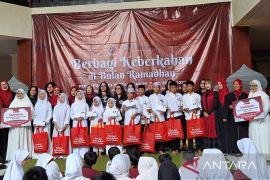 PIA PDI Perjuangan salurkan bantuan Ramadhan ke panti asuhan di Bogor