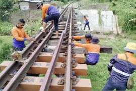 KAI Sumut tuntaskan pemasangan 2.293 bantalan sintetis di 48 jembatan