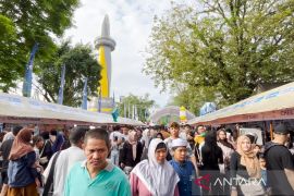 Bank Kalsel tawarkan QRIS, solusi transaksi modern di Pasar Wadai Ramadhan