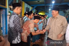 Anggota DPR tinjau program makan bergizi gratis di Surabaya