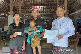 Disdukcapil Kudus jemput bola melayani adminduk warga Sedulur Sikep