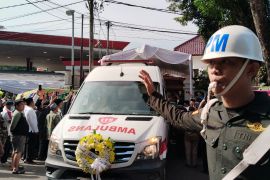 Jenazah Alex Noerdin tiba di Palembang, ratusan warga beri penghormatan terakhir
