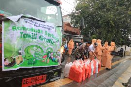 Berbagi Takjil Pemkot Madiun, dekatkan pemerintah dengan masyarakat