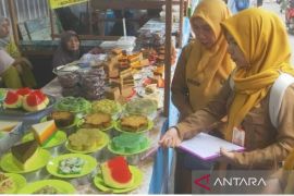 Dinkes Banjarmasin turunkan tim pemeriksa kuliner di Festival Pasar Wadai Ramadhan