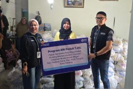 BRI BO Padang salurkan bantuan paket sembako melalui Program BRI Peduli TJSL bersama Yayasan Inspirasi Muda Anak Nagari