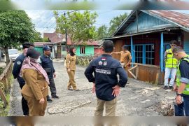 Pemkab Kapuas cek jembatan penghubung Dahirang-Hampatung