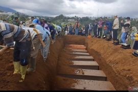 Tragedi Longsor Cisarua: 10 Jenazah Tak Dikenal Dimakamkan Massal Hari Ini, Belum Ada Keluarga yang Cocok!